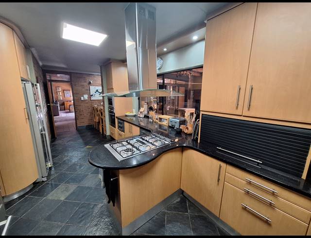 4 BEDROOM HOUSE FOR SALE IN VANDERBIJLPARK SE 3